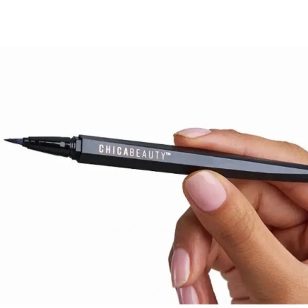 🌸 Chica Beauty Mírame Matte Black Liquid Eyeliner